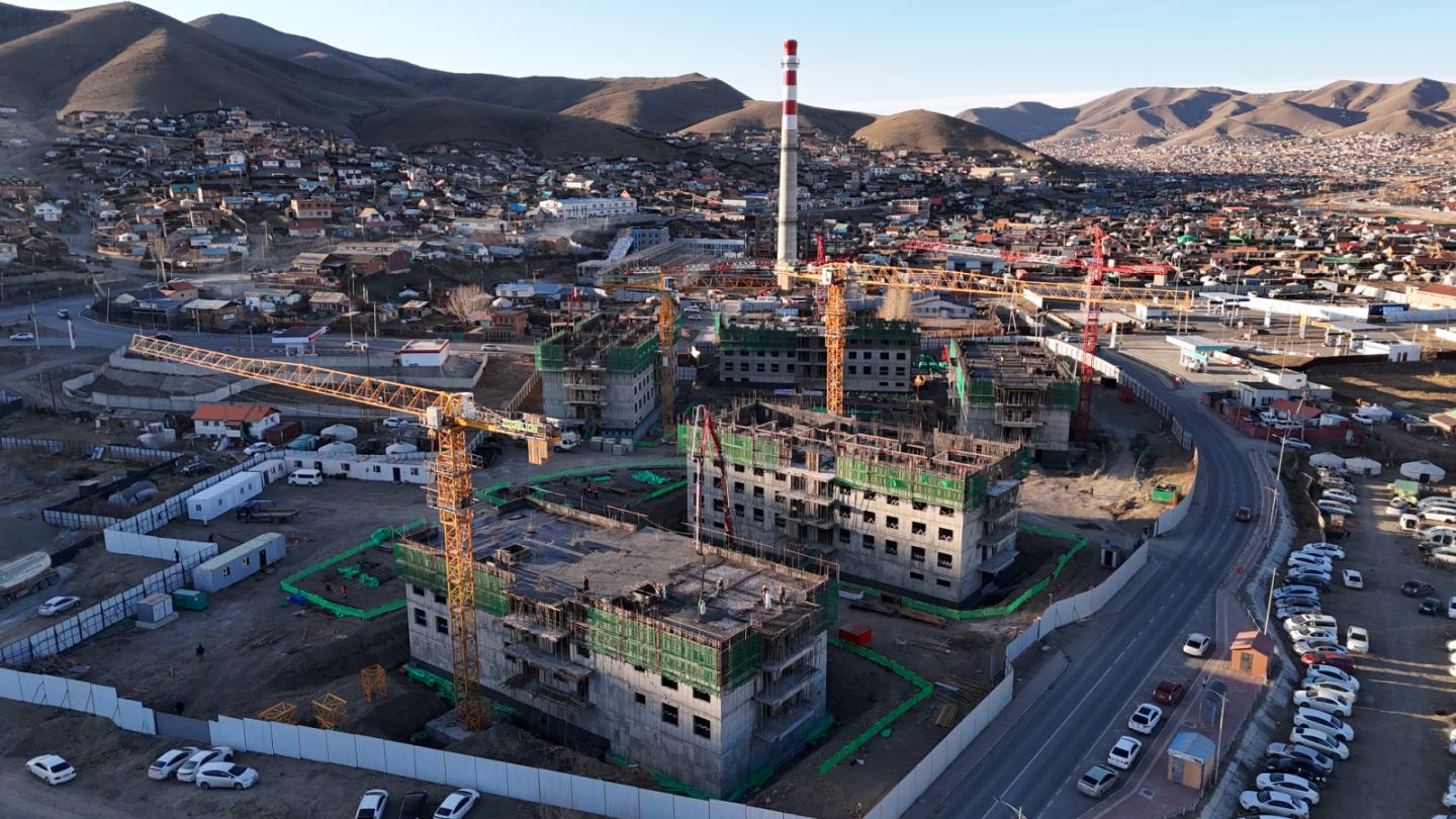 “Дулааны тавдугаар цахилгаан станц” төсөл хэрэгжих талбайн үнсийг зөөж эхэллээ